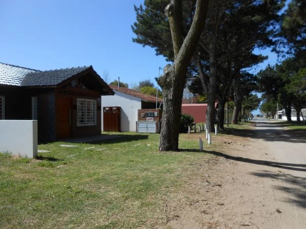 Chalet a estrenar. 3 amplios ambientes. Excelente Ubicación. -  A 2 cuadras del mar - Casa/Chalet en La Lucila del Mar