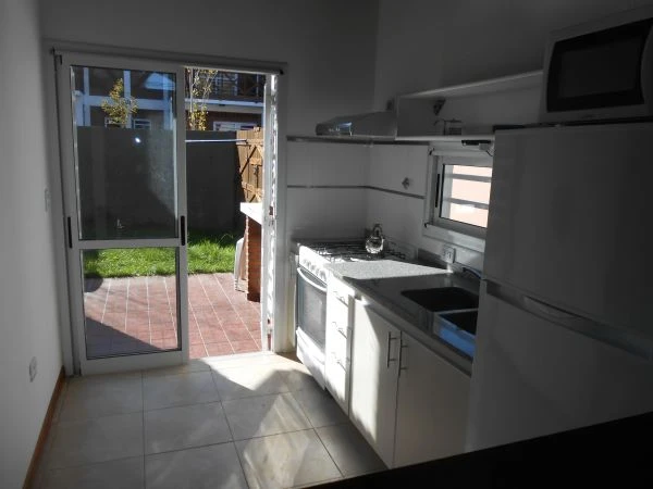 Chalet a estrenar. 3 amplios ambientes. Excelente Ubicación. -  A 2 cuadras del mar - Casa/Chalet en La Lucila del Mar