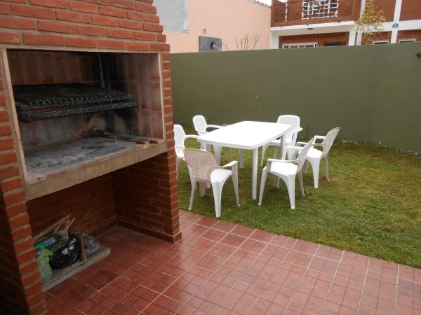 Chalet a estrenar. 3 amplios ambientes. Excelente Ubicación. -  A 2 cuadras del mar - Casa/Chalet en La Lucila del Mar