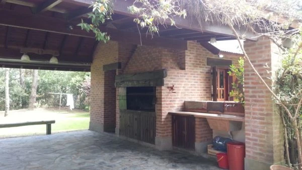 Hermoso Chalet - 5 Ambientes Totalmente Equipado - A 4 cuadras del mar - Casa/Chalet en Costa del Este