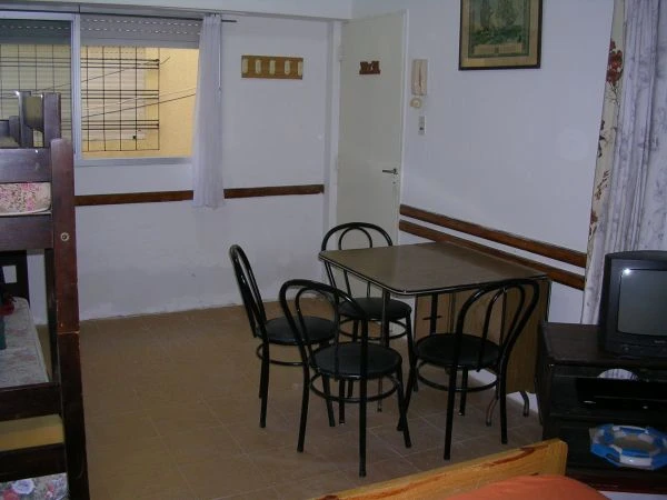 Excelente Ubicacion !!! - 1/2 cuadra del mar y 3 del centro - Departamento en Santa Teresita