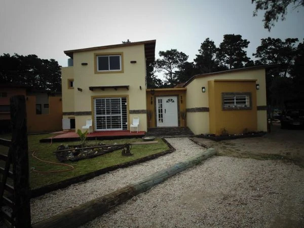 Complejo La Maribel - 3 Ambientes - Precios Promocionales - A 700 mts del mar en el Pinar de La Lucila, ideal para descansar y disfrutar de la tranquilidad. - Dúplex/Tríplex en La Lucila del Mar