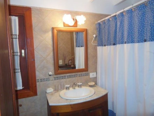 Cabaña Monoambiente - Excelente Ubicación - A 3 cuadras del mar - A 3 cuadras del centro comercial - Cabaña en Cariló