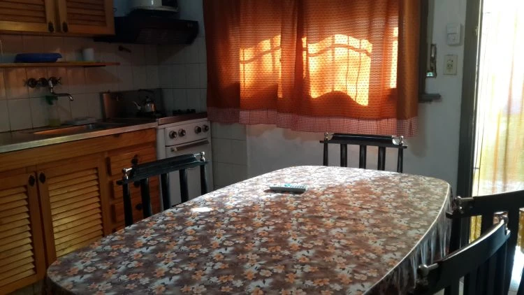 Familiar El Pino - 3 Ambientes con Cochera - Atendido por sus Dueños - En la entrada de Mar de Ajo - Dúplex/Tríplex en Mar de Ajó