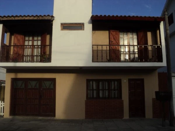 Totalmente equipado - A 2 cuadras del mar y a 3 de la Av. Libertador (zona centro) - Dúplex/Tríplex en Mar de Ajó