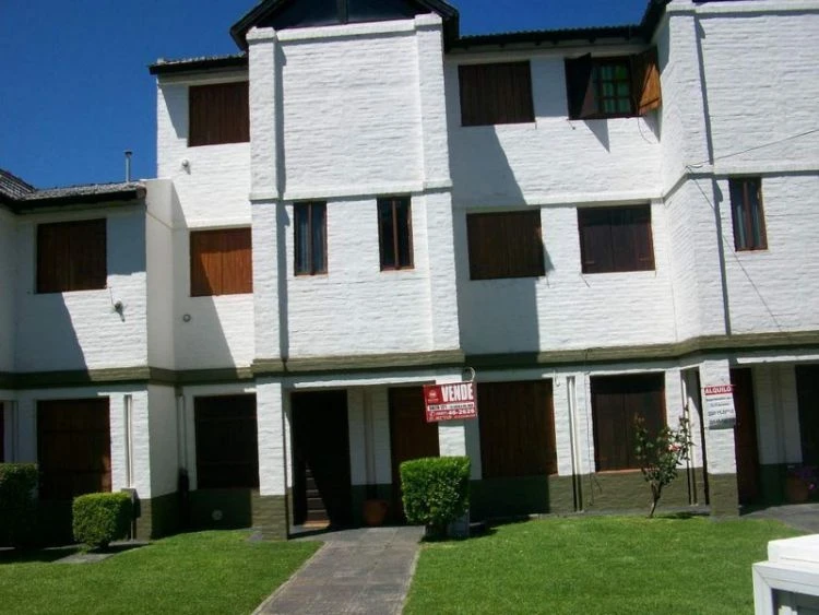 Triplex cinco ambientes - Excelente Ubicación. - A pasitos del mar ideal para dos matrimonios - Dúplex/Tríplex en La Lucila del Mar
