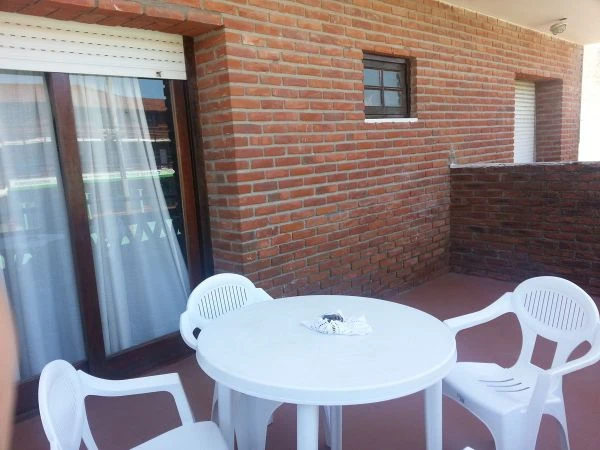 2 Ambientes Amplios - Totalmente Equipado - Cochera descubierta - A 3 cuadras del mar - Sobre Avenida principal - Departamento en Villa Gesell