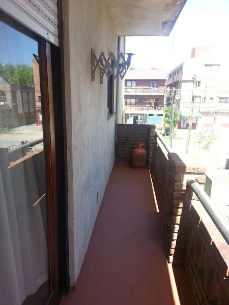 2 Ambientes Amplios - Totalmente Equipado - Cochera descubierta - A 3 cuadras del mar - Sobre Avenida principal - Departamento en Villa Gesell