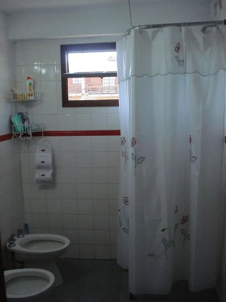 2 Ambientes Amplios - Totalmente Equipado - Cochera descubierta - A 3 cuadras del mar - Sobre Avenida principal - Departamento en Villa Gesell