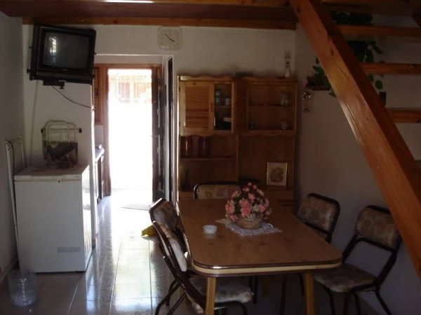 3 ambientes totalmente equipada - A 2 cuadras de la playa y a 2 del muelle - Cabaña en Mar de Ajó