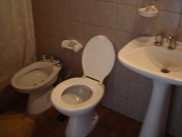 3 ambientes totalmente equipada - A 2 cuadras de la playa y a 2 del muelle - Cabaña en Mar de Ajó