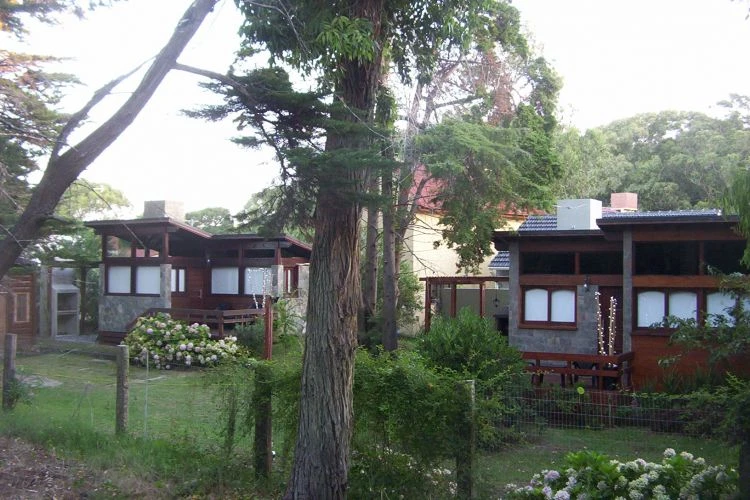 A dos cuadras de la playa y media del bosque - Con hermosa vegetacion - Cabaña en Aguas Verdes