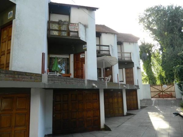 Con cochera desde el nivel de la calle - a 3 cuadras de la playa - Dúplex/Tríplex en San Bernardo