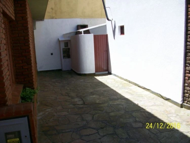 4 Ambientes -  Muy cómodo y luminoso - Entrada de auto - A 1 cuadra del mar - A ½ cuadra del pinar y bajada de lanchas - Dúplex/Tríplex en La Lucila del Mar