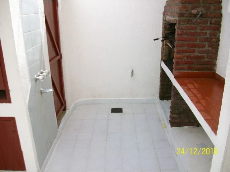 4 Ambientes -  Muy cómodo y luminoso - Entrada de auto - A 1 cuadra del mar - A ½ cuadra del pinar y bajada de lanchas - Dúplex/Tríplex en La Lucila del Mar