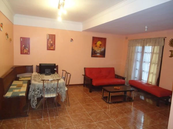 Excelente chalet 5 amb. con quincho, parque y pileta - Se alquila sólo por quincena completa y sólo a través de este aviso - Casa/Chalet en San Bernardo