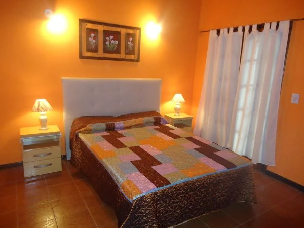 Excelente chalet 5 amb. con quincho, parque y pileta - Se alquila sólo por quincena completa y sólo a través de este aviso - Casa/Chalet en San Bernardo