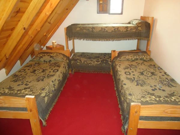 Excelente chalet 5 amb. con quincho, parque y pileta - Se alquila sólo por quincena completa y sólo a través de este aviso - Casa/Chalet en San Bernardo