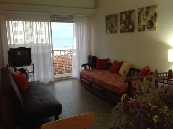 2 Ambientes - 4to Piso al Frente - Balcón con Vista al Mar - A metros del mar - A 2 cuadras del Paseo de los Artesanos - Departamento en Villa Gesell
