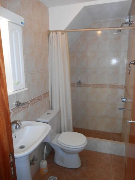 4 amplios ambientes. Excelente ubicación. Zona centro - A 1 cuadra del mar - Dúplex/Tríplex en La Lucila del Mar