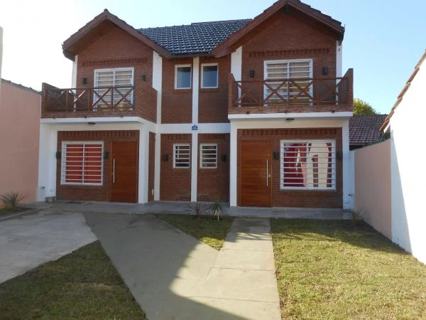A estrenar. 4 amplios ambientes. Excelente Ubicación - A 2 cuadras del mar - Dúplex/Tríplex en La Lucila del Mar