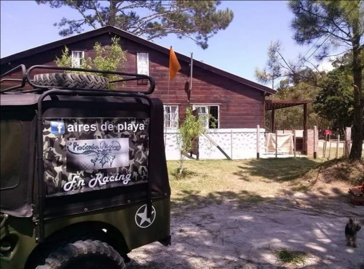 Complejo Aires de playa -Excelentes cabañas -3 ambientes luminosos - Entrada para auto. - Frente al camping Costa Silvestre. - Cabaña en La Lucila del Mar