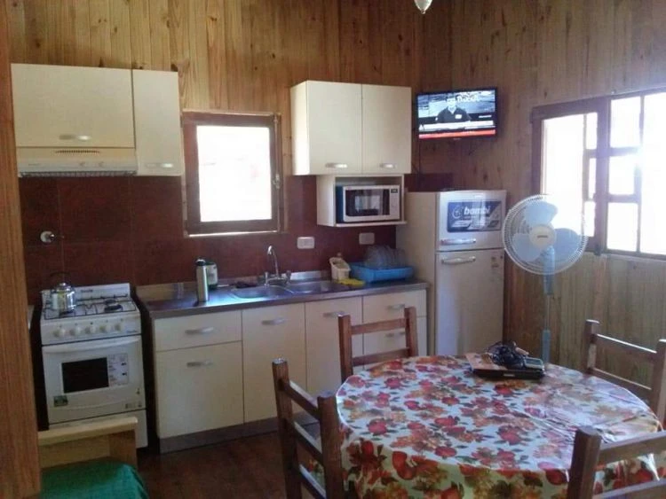 Complejo Aires de playa -Excelentes cabañas -3 ambientes luminosos - Entrada para auto. - Frente al camping Costa Silvestre. - Cabaña en La Lucila del Mar