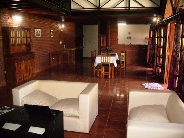 4 Ambientes - Con Gran Parque - Con estacionamiento - Ubicado a 50 mts. del Mar - A 2 cuadras del centro - Casa/Chalet en La Lucila del Mar