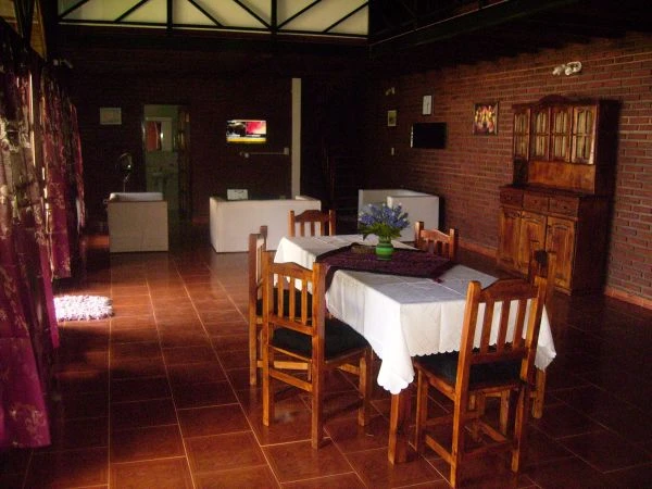 4 Ambientes - Con Gran Parque - Con estacionamiento - Ubicado a 50 mts. del Mar - A 2 cuadras del centro - Casa/Chalet en La Lucila del Mar