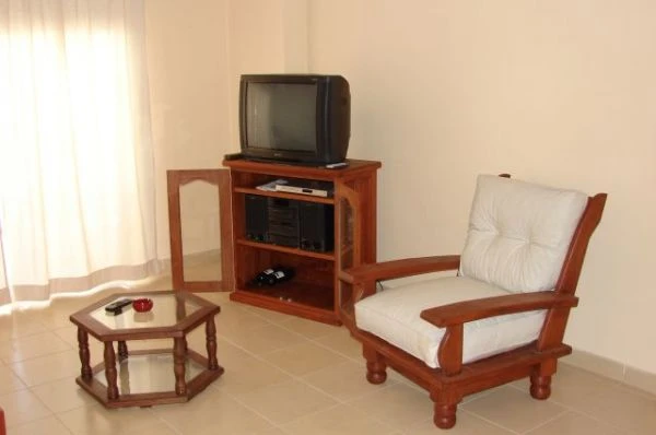 2 Ambientes - Residencia temporal Médanos - Ubicado a 120mts de los balnearios - a 3 cuadras de la peatonal. - Departamento en Necochea