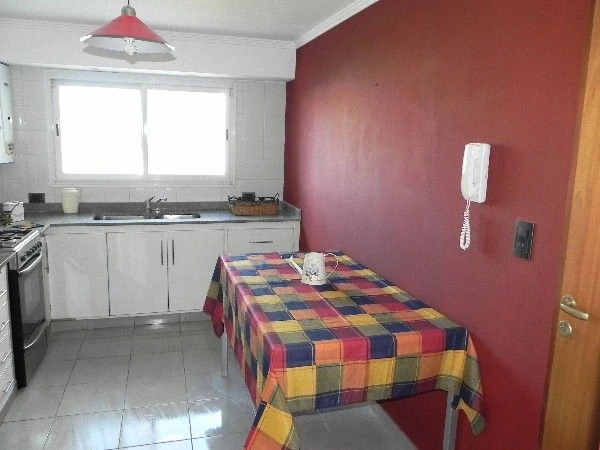 3 Ambientes - Residencia temporal Médanos - Ubicado a 120mts de los balnearios - a 3 cuadras de la peatonal. - Departamento en Necochea