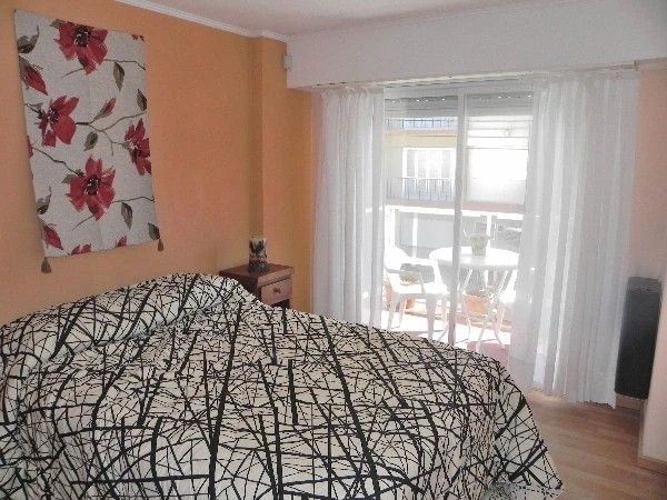 3 Ambientes - Residencia temporal Médanos - Ubicado a 120mts de los balnearios - a 3 cuadras de la peatonal. - Departamento en Necochea