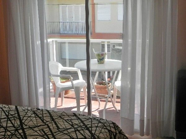 3 Ambientes - Residencia temporal Médanos - Ubicado a 120mts de los balnearios - a 3 cuadras de la peatonal. - Departamento en Necochea