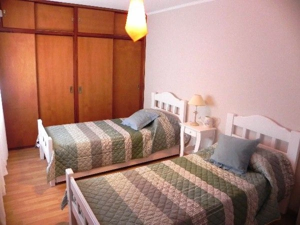 3 Ambientes - Residencia temporal Médanos - Ubicado a 120mts de los balnearios - a 3 cuadras de la peatonal. - Departamento en Necochea
