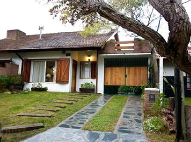 \"Santas Teresas\" - Hermosa casa - Luminosa - Gran Confort - Casa/Chalet en Villa Gesell