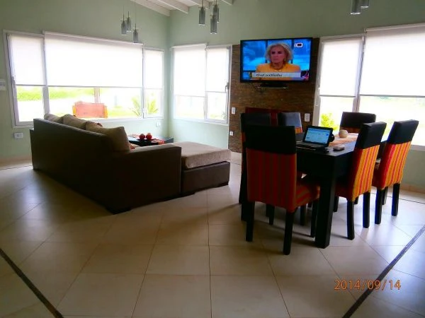 4 Ambientes - Tranquila y Segura - Entrada de Auto - Ubicado a 7 cuadras del Mar - A 8 cuadras del centro de Valeria del Mar - Casa/Chalet en Ostende