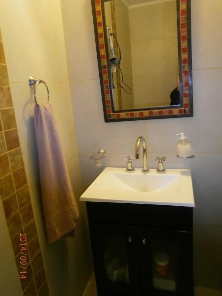 4 Ambientes - Tranquila y Segura - Entrada de Auto - Ubicado a 7 cuadras del Mar - A 8 cuadras del centro de Valeria del Mar - Casa/Chalet en Ostende