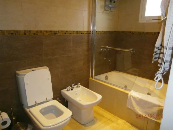 4 Ambientes - Tranquila y Segura - Entrada de Auto - Ubicado a 7 cuadras del Mar - A 8 cuadras del centro de Valeria del Mar - Casa/Chalet en Ostende