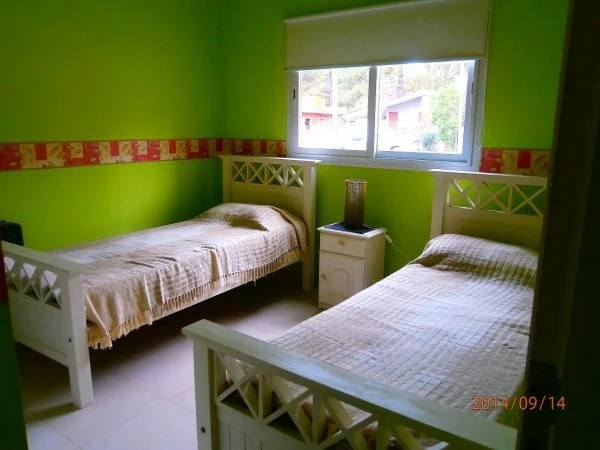 4 Ambientes - Tranquila y Segura - Entrada de Auto - Ubicado a 7 cuadras del Mar - A 8 cuadras del centro de Valeria del Mar - Casa/Chalet en Ostende