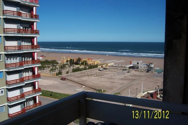 Luminoso Departamento - Cómodo y amplio - Vista al Mar. - A 30 mts. de Mar y a 2 cuadras de la Peatonal Principal - Ideal para Familia  - Departamento en Necochea