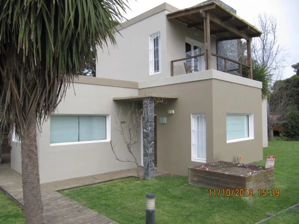 Amplia Casa - Más de 4 Ambientes -  - Casa/Chalet en Ostende
