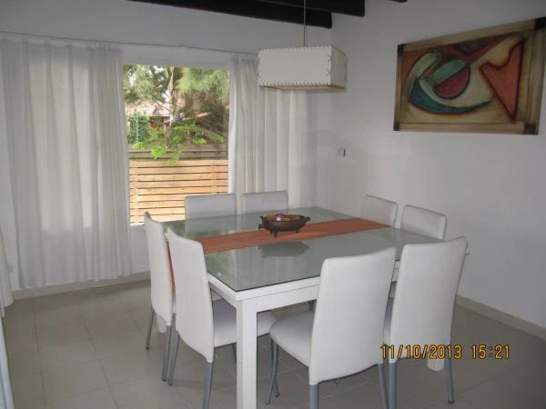 Amplia Casa - Más de 4 Ambientes -  - Casa/Chalet en Ostende