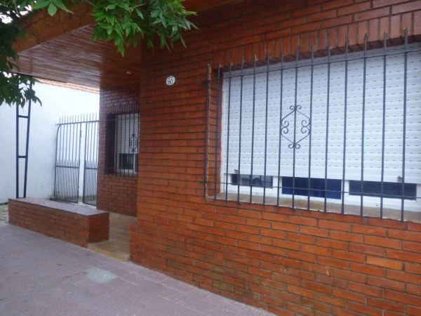 Hermosa Casa - Excelente Ubicación. - A 3 cuadras del Mar y a 5 del Centro Nuevo de Necochea.  - Casa/Chalet en Necochea