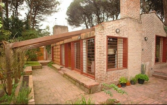 Máximo Confort - Más de 4 ambientes - Ubicada a 4 cuadras del Centro Comercial - A 8 cuadras de la playa. - Casa/Chalet en Cariló
