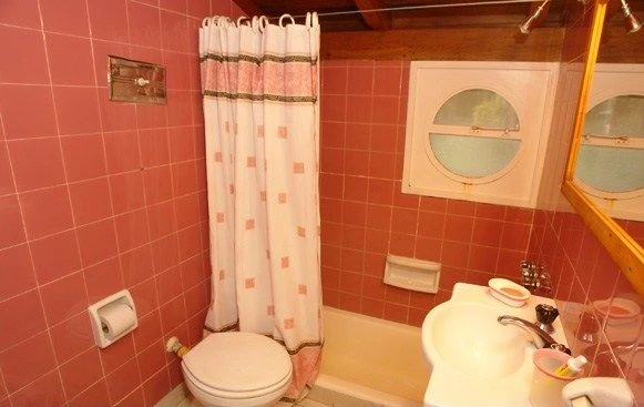 Máximo Confort - Más de 4 ambientes - Ubicada a 4 cuadras del Centro Comercial - A 8 cuadras de la playa. - Casa/Chalet en Cariló