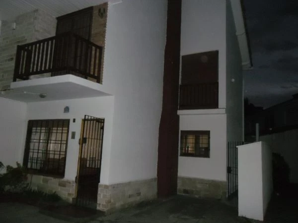 3 Amplios Ambientes - Entrada de auto - Ubicado a la altura del Balneario Nuevo Olimpo - A 180mts del mar. - Dúplex/Tríplex en La Lucila del Mar