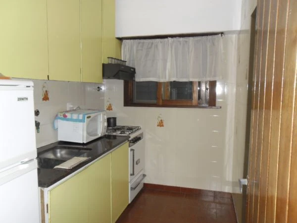 3 Amplios Ambientes - Entrada de auto - Ubicado a la altura del Balneario Nuevo Olimpo - A 180mts del mar. - Dúplex/Tríplex en La Lucila del Mar
