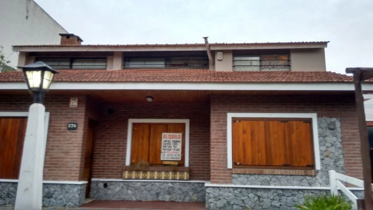 4 Ambientes - A metros del mar - Ubicado a 150mts del balneario Puerto Ostende - Casa/Chalet en Ostende