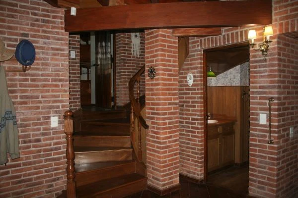 Amplio Chalet en Parque Arbolado - Frente al Golf Pinamar - Ubicado a 4 cuadras del Mar - A 8 cuadras del Balneario UFO Point. - Casa/Chalet en Pinamar