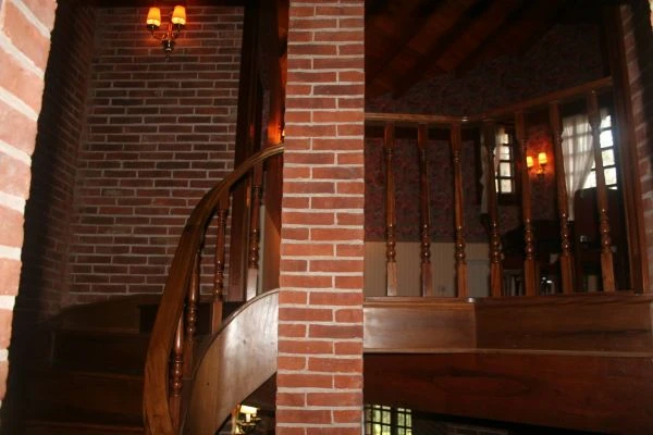 Amplio Chalet en Parque Arbolado - Frente al Golf Pinamar - Ubicado a 4 cuadras del Mar - A 8 cuadras del Balneario UFO Point. - Casa/Chalet en Pinamar